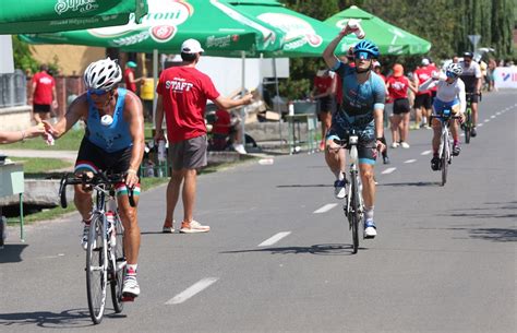Váltócsapatok a triatlon versenyen