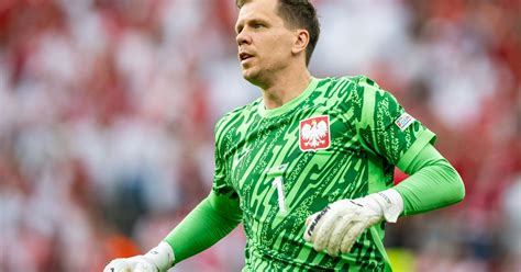 Róbert Mak ünnepli a gólt a lengyel kapus öngólja után