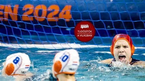 Holland női vízilabda csapat ünnepli a győzelmet az elődöntőben