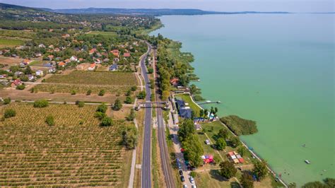 Légifelvétel Gyenesdiásról és a Balatonról