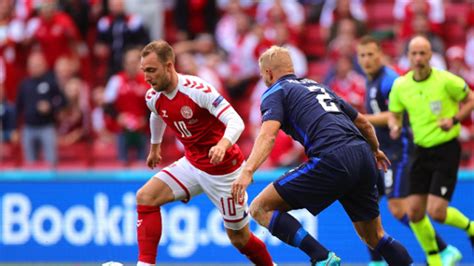 Christian Eriksen összeesik a pályán a Dánia-Finnország mérkőzésen