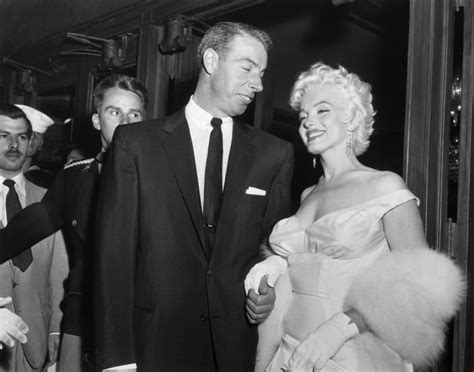 Marilyn Monroe és Joe DiMaggio a nyilvánosság előtt