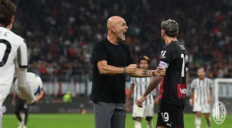 Stefano Pioli, az AC Milan vezetőedzője egy mérkőzésen