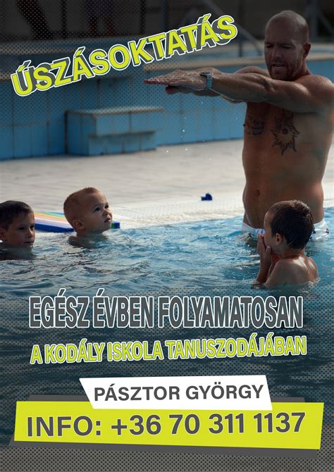 Gyermek úszik