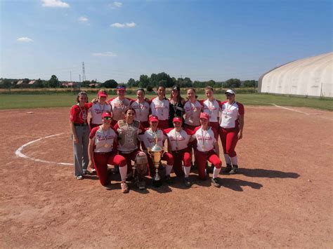 A védőjátékosok felállása a softball pályán
