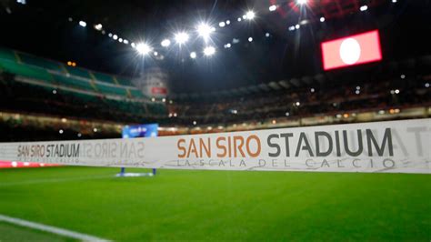 Algériai Ligue 1 mérkőzés pillanatképe, vagy egy zsúfolt stadion látképe Algériában