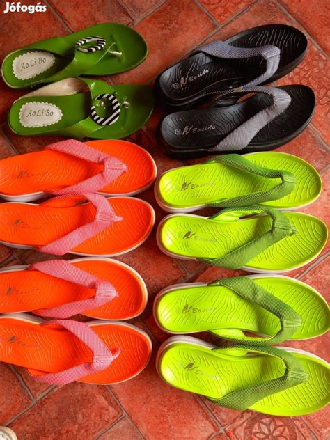 Különböző színű és méretű jégkorong korongok