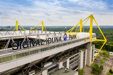 A Signal Iduna Park stadion és a Sárga Fal