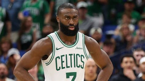 Jaylen Brown a pályán, meccs közben