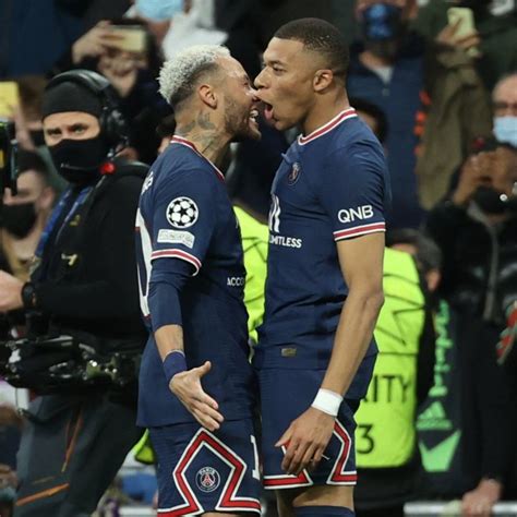 Neymar és Mbappé a PSG mezében