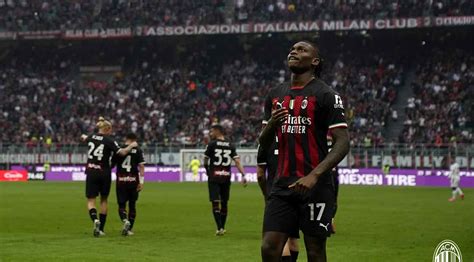 AC Milan játékosok ünneplik a gólt a San Siróban