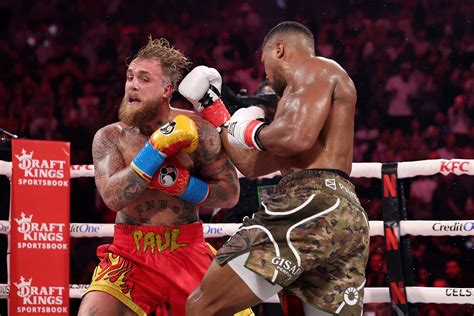 A Wembley Stadion belülről, teltházas nézőtérrel a Vlagyimir Klicsko vs. Anthony Joshua mérkőzés előtt