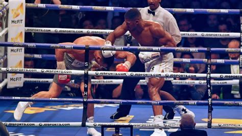 Anthony Joshua ünnepli győzelmét a ringben Vlagyimir Klicsko ellen