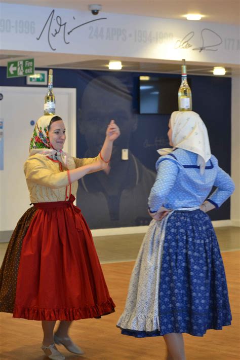 Koronásdarvak jellegzetes tánca