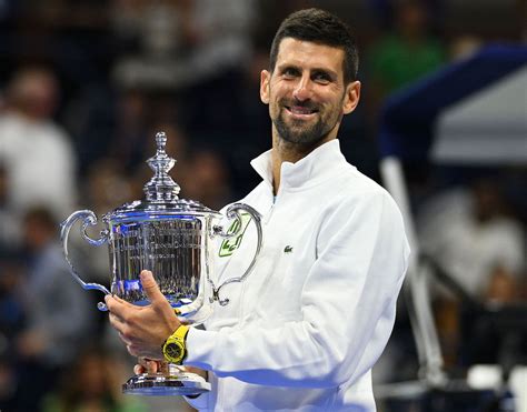Novak Djokovic akcióban egy salakpályán