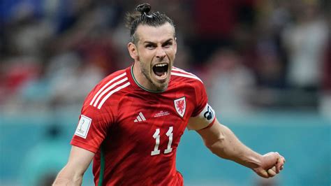 Gareth Bale ünneplése a szurkolókkal