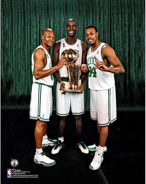 Paul Pierce, Kevin Garnett és Ray Allen a Boston Celtics bajnokcsapatában