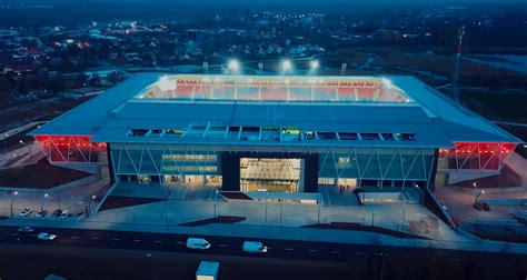 A Mol Aréna Sóstó belsejében készült felvételek az esőzéskor tapasztaltakról