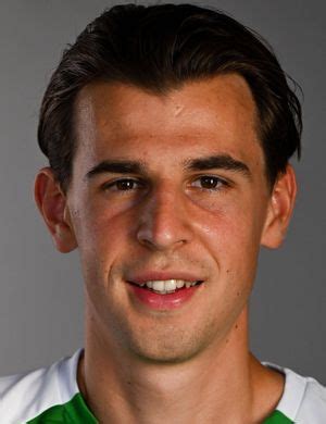 Dániel Tiefenbach sportoló mezben