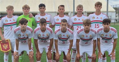 U19-es labdarúgó-válogatott akcióban