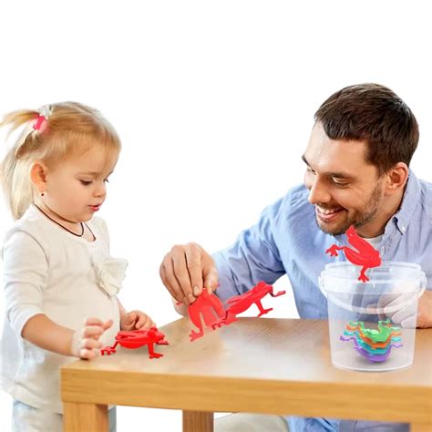 Szülő és gyermek önfeledt játék közben
