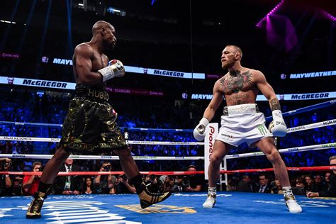 Floyd Mayweather Jr. és Conor McGregor a mérkőzés után
