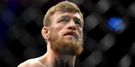 Conor McGregor edzés közben, koncentrálva