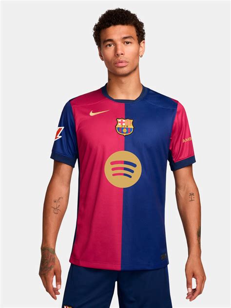 FC Barcelona rövidnadrág a pályán és edzéshez