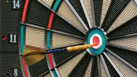 Darts gyakorló játékos