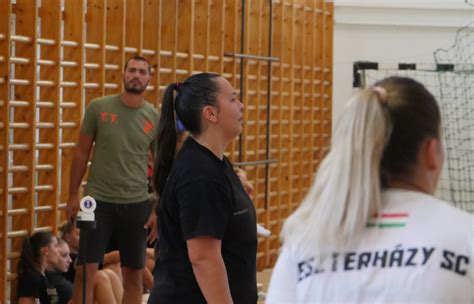 Keresztény sportolók imádkoznak mérkőzés előtt