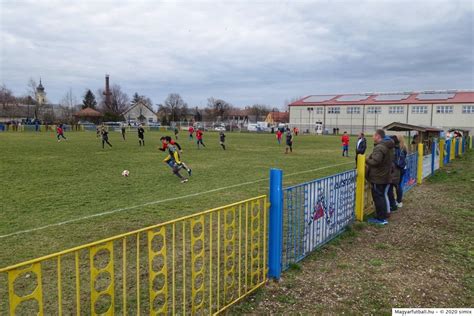 Sportpálya nézőkkel