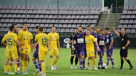A Kolorcity Kazincbarcika SC játékosai ünnepelnek az NB I-be való feljutás után