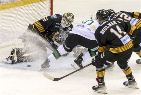 Történelmi fotó a jégkorong Szuperkupa első mérkőzéséről