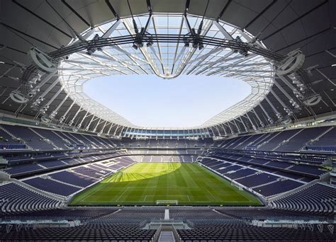 A modern Tottenham Hotspur Stadium belső tere