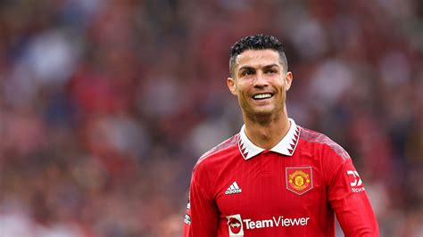 Cristiano Ronaldo a Manchester Uniteddel BL-trófeát emel