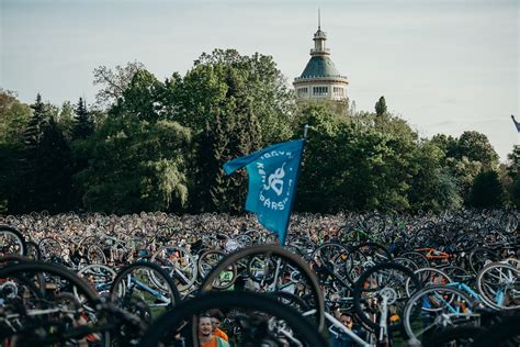 Kerékpárosok Berettyóújfalu utcáin