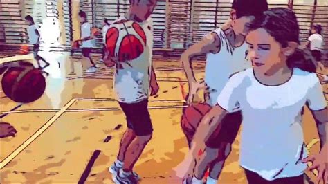 Labdavezetés gyakorlat bójákkal