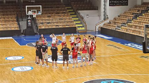 Edzés a magyar női kosárlabda-válogatottal Székesfehérváron