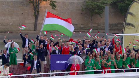 A magyar csapat ünneplése a jégen
