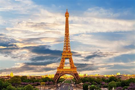 Párizs látképe, háttérben az Eiffel-torony