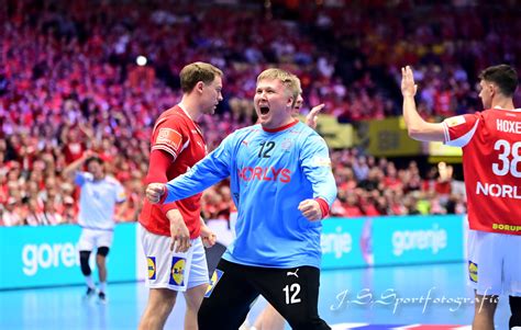 Emil Nielsen portréja akció közben