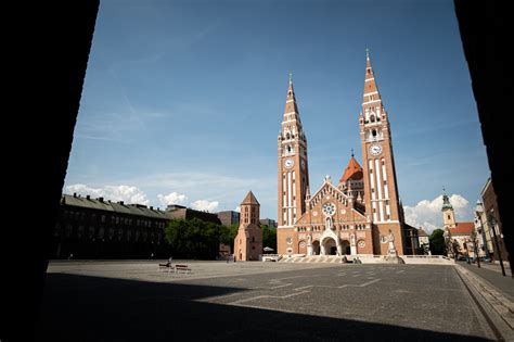 Dóm tér Milánóban, szurkolókkal