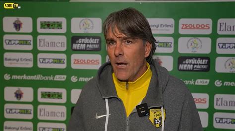 Lipcsei Péter edzőként a pálya szélén