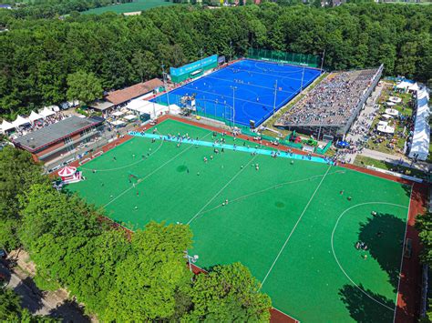 Együttműködési ábra: Építők Hockey Club és Crefelder HTC logók