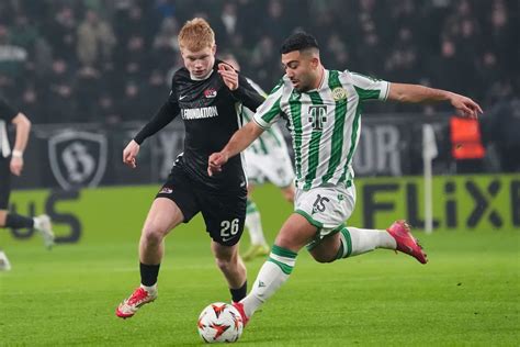 Abu Fani, a Ferencváros játékosa akció közben