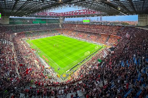 A Giuseppe Meazza Stadion látképe éjszaka