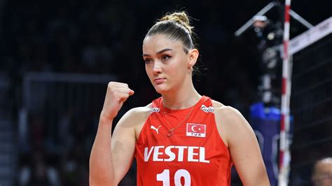 Zehra Güneş röplabda mérkőzésen