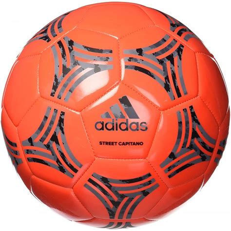 Az Adidas Tango labda