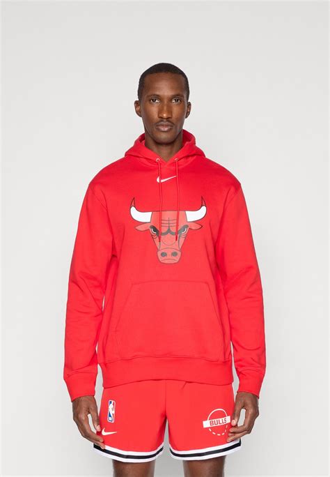 Chicago Bulls sapka és pulóver viseletben