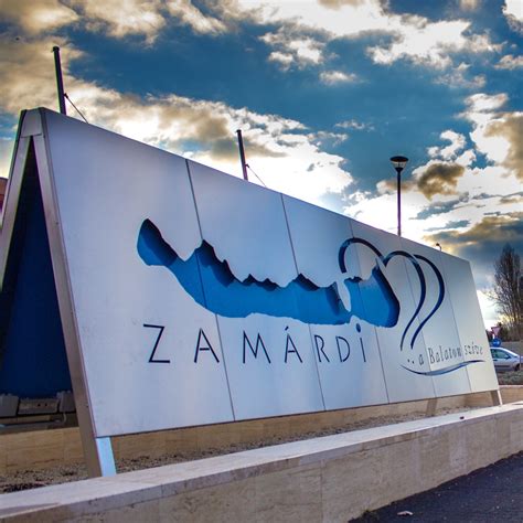 A Zamárdi Petőfi SE címere